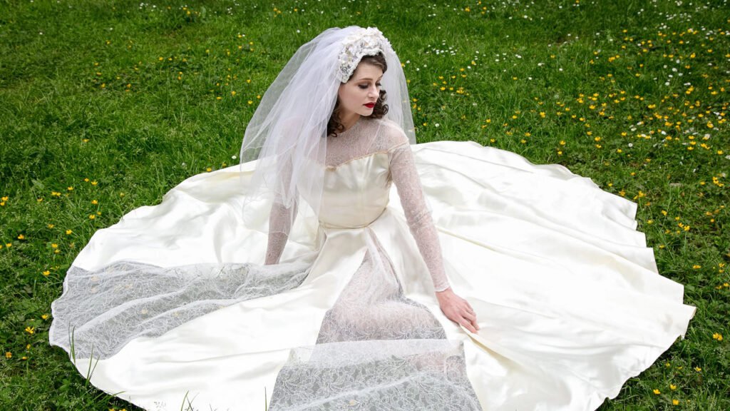 know-everything-about-1940s-wedding-dresses