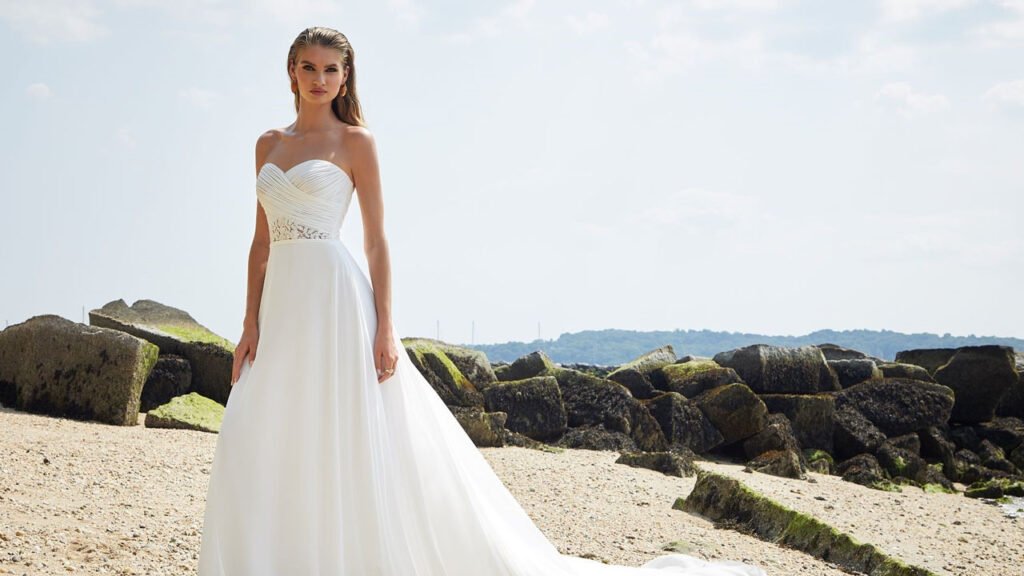 wedding-dresses-to-wear-at-the-beach